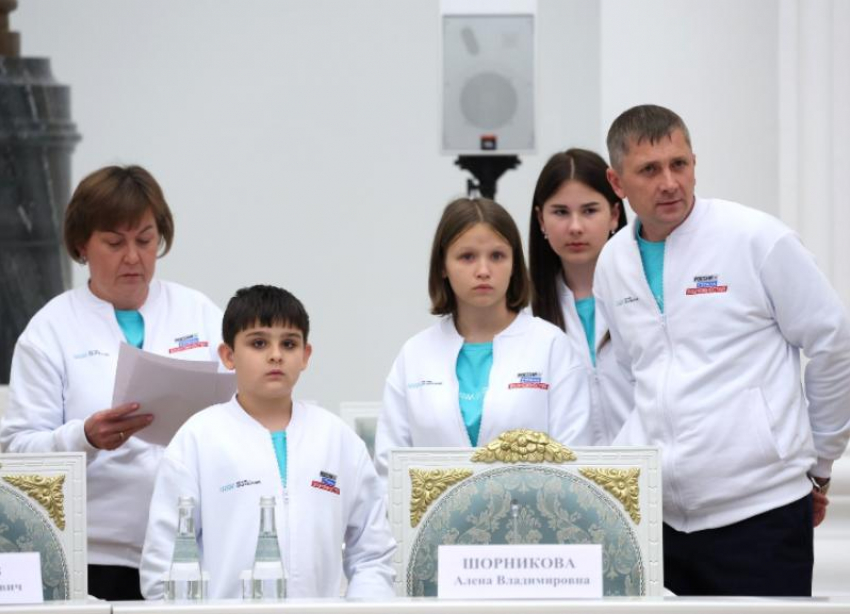 Заняли полвагона: семья с 18 детьми из Ставрополя рассказала президенту о покорении полярного круга