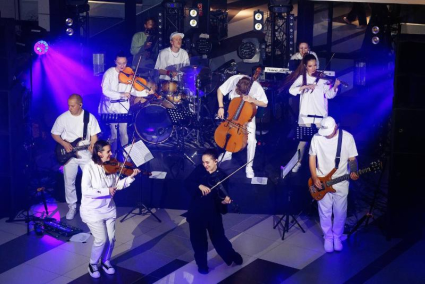 Еще 6,8 миллиона на артистов: в Пятигорске выступят «Sinteza Orchestra», шоу-балет и кавер-группы на 246-летие города