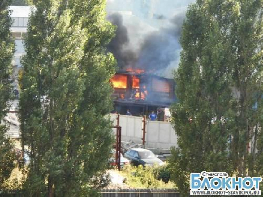 В Ставрополе горел мебельный склад