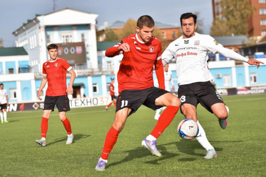 «Сухой» мир в городе невест: футболисты пятигорского «Машука-КМВ» не «дожали» «текстильщиков»