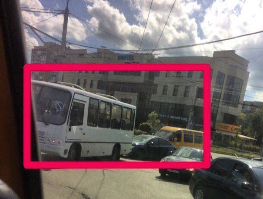«Паровозик» из трех побитых машин спровоцировал длинную пробку в Ставрополе