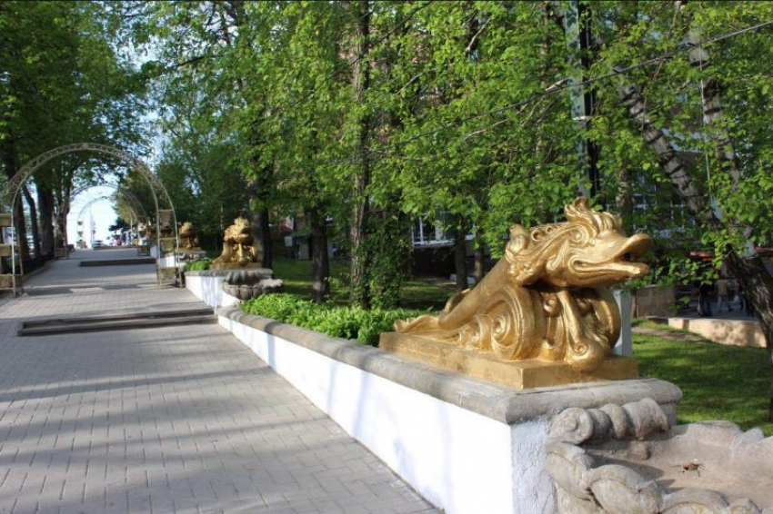 Жители Ставрополя считают замену памятника архитектуры «Дельфины» в центре города вандализмом 