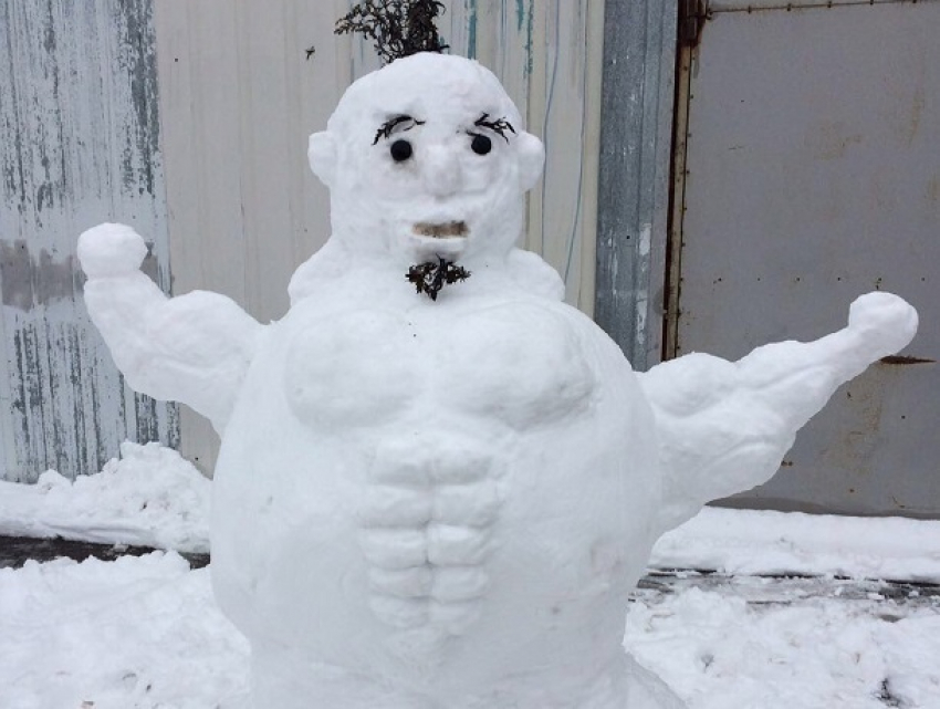 Креативные снеговики заполонили Ставрополье с приходом снега 