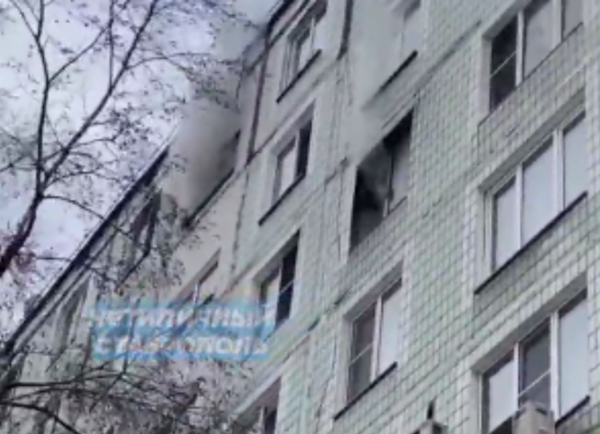 В Северо-Западном районе Ставрополя загорелась многоэтажка