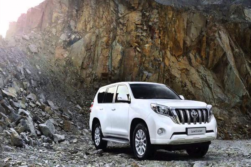 В центре Кисловодска около кафе украли Toyota Land Cruiser Prado