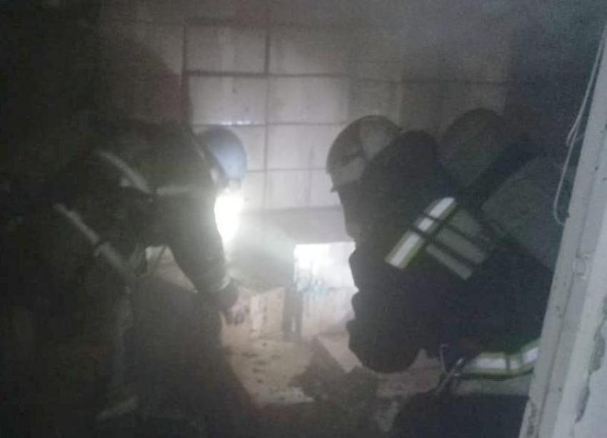 Из-за пожара в подсобке больницы в селе Александровском эвакуировали 44 человека