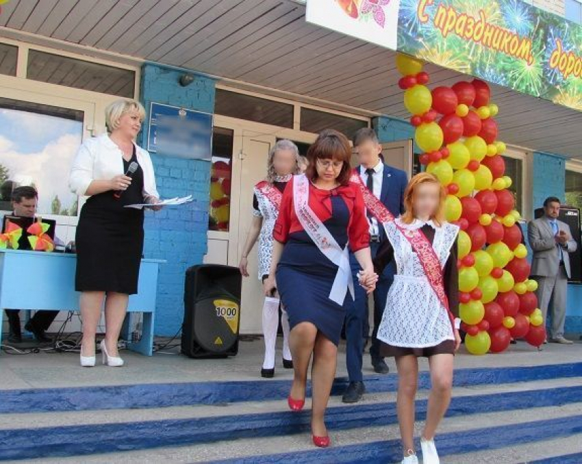 За исполненную на линейке песню «Куда уходит детство» прокурор пытался привлечь замдиректора школы к ответственности на Ставрополье
