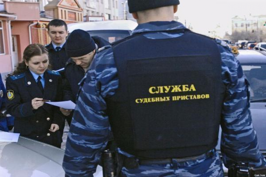 За долг по кредиту судебные приставы Пятигорска арестовали «Мерседес"