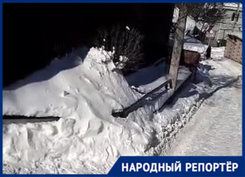 Скорая не может подъехать к дому из-за неубранного снега в Ставрополе
