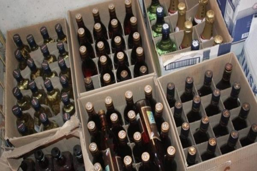 За перевозку 300 тысяч бутылок контрафактного алкоголя лже-предпринимателей отправили в тюрьму на Ставрополье