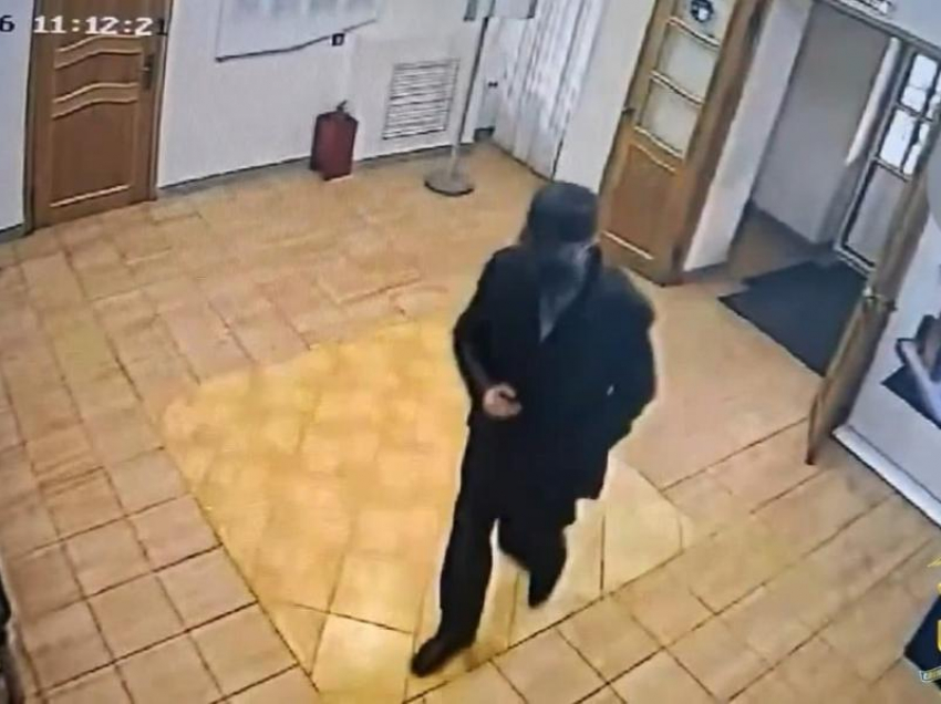 Пенсионер в маске пытался ограбить банк в Ставрополе из-за набранных долгов