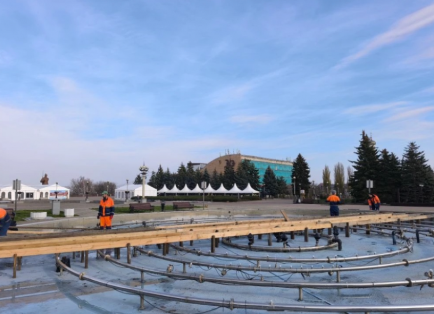 Готовьте фотоаппараты: в Ставрополе начали устанавливать новогодние инсталляции