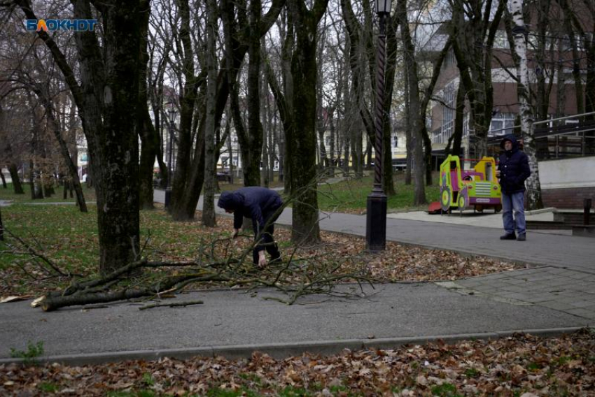 Штормовое предупреждение продлили до 13 октября на Ставрополье