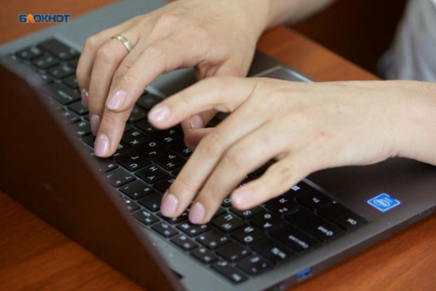 Сотрудник пункта выдачи Wildberries на Ставрополье оформлял возвраты и забирал товары себе