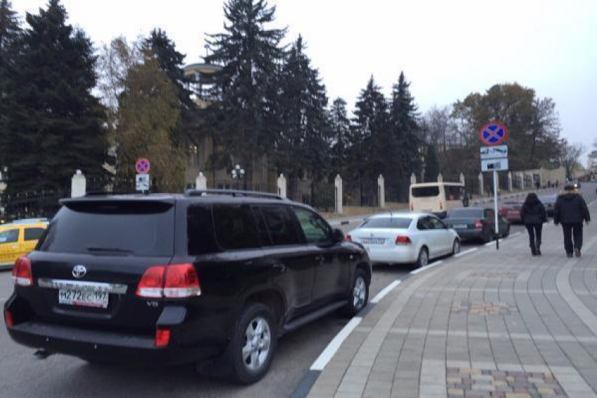 Сотрудники ГИБДД Кисловодска ведут борьбу с нарушителями правил парковки