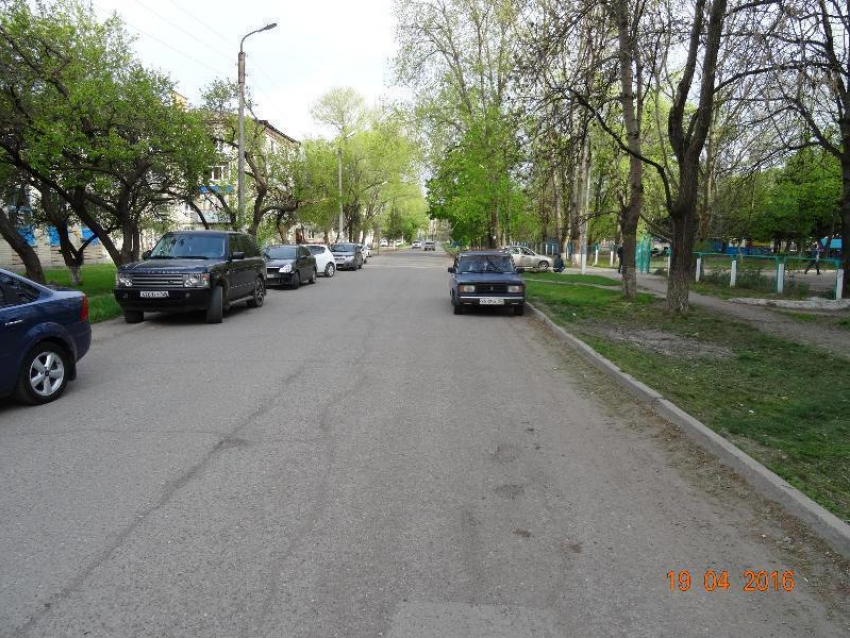 В Георгиевске водитель «Ниссана» переехал двоих подростков