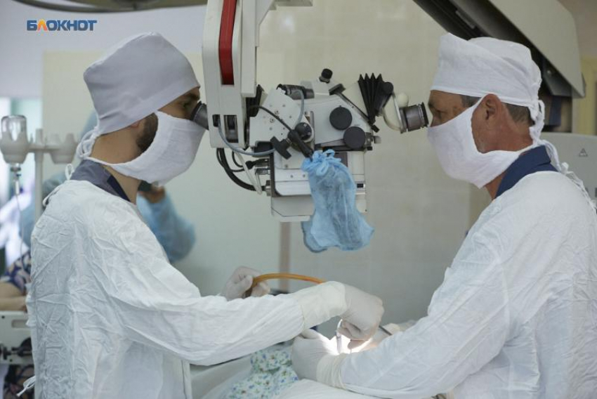 Гигантскую опухоль яичника массой в 10 литров удалили у пожилой пациентки в Пятигорске