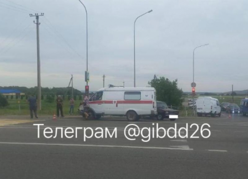 Скорая помощь с раненным ребенком попала в ДТП в Кочубеевском округе