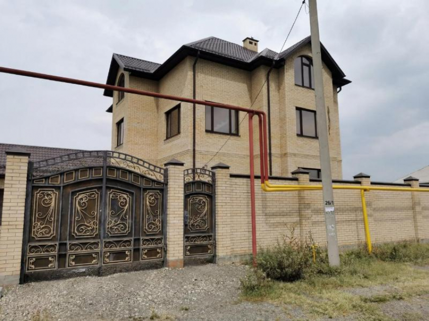 Сельский особняк экс-начальника ГИБДД Ставрополья Сафонова потерпел фиаско на торгах