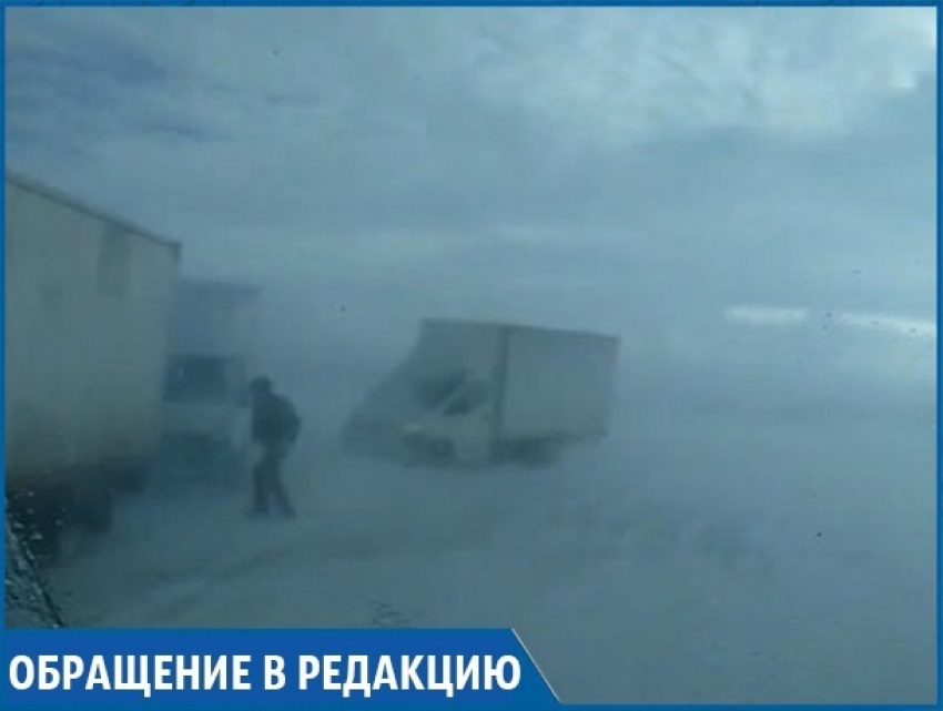 «Нам срочно нужна помощь, на трассе застряли 11 машин», - замерзающие ставропольцы 