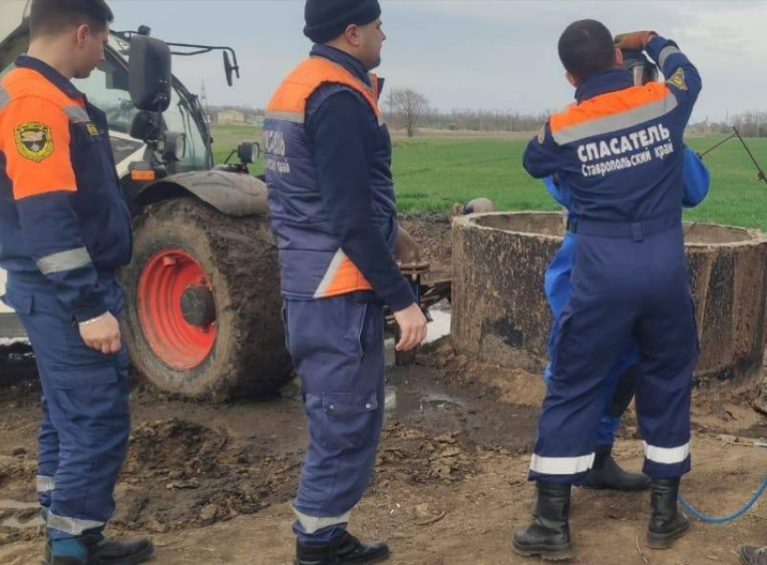 Трое рабочих задохнулись насмерть в колодце на Ставрополье 