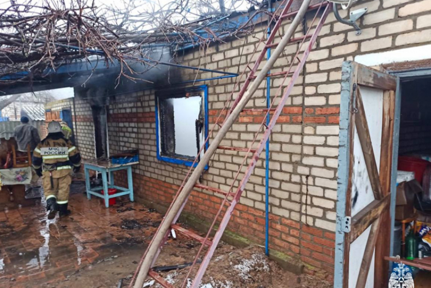 Из-за пожара в летней кухне погибла женщина на Ставрополье