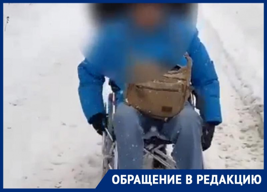 «Без процедур умрет»: инвалид-колясочник из Ставрополя с трудом попал к врачу из-за не расчищенного от снега двора 