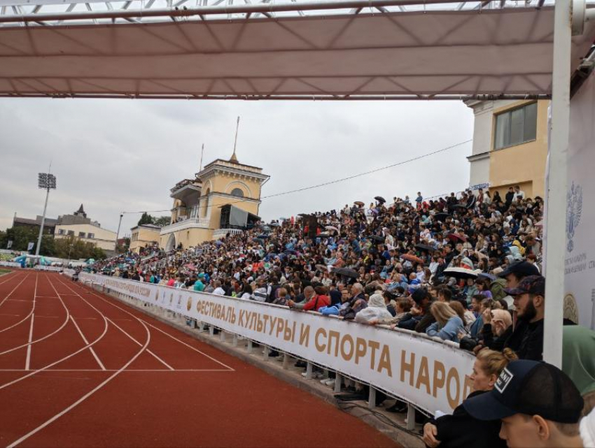 Дождь не помеха: сотни людей пришли в центр Ставрополя на открытие фестиваля «Кавказские игры»