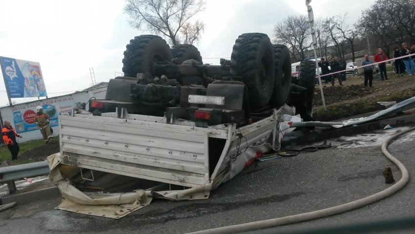 Гумконвой МЧС попал в ДТП в Невинномысске