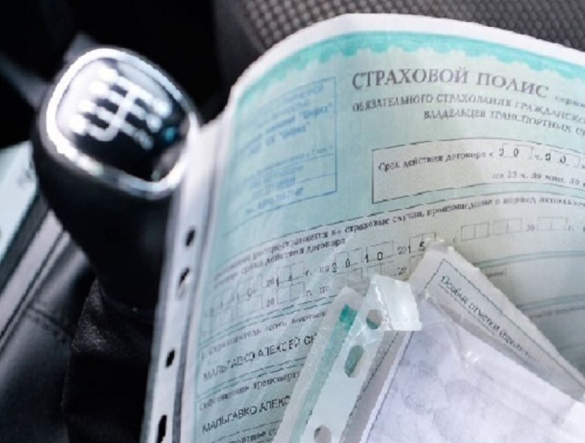 «Впарить» поддельный полис ОСАГО за 8 тысяч рублей пыталась водителю мошенница на Ставрополье