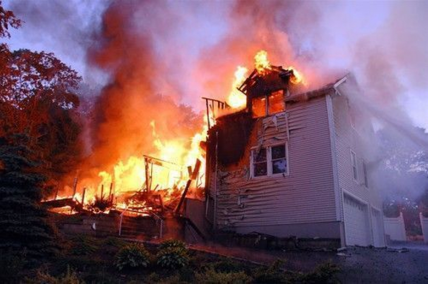 Пьяный житель Ставрополья поджег дом вместе с хозяйкой