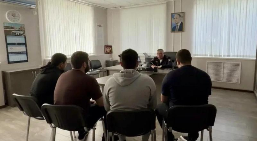 Еще один свадебный кортеж на Ставрополье устроил танцы прямо на дороге