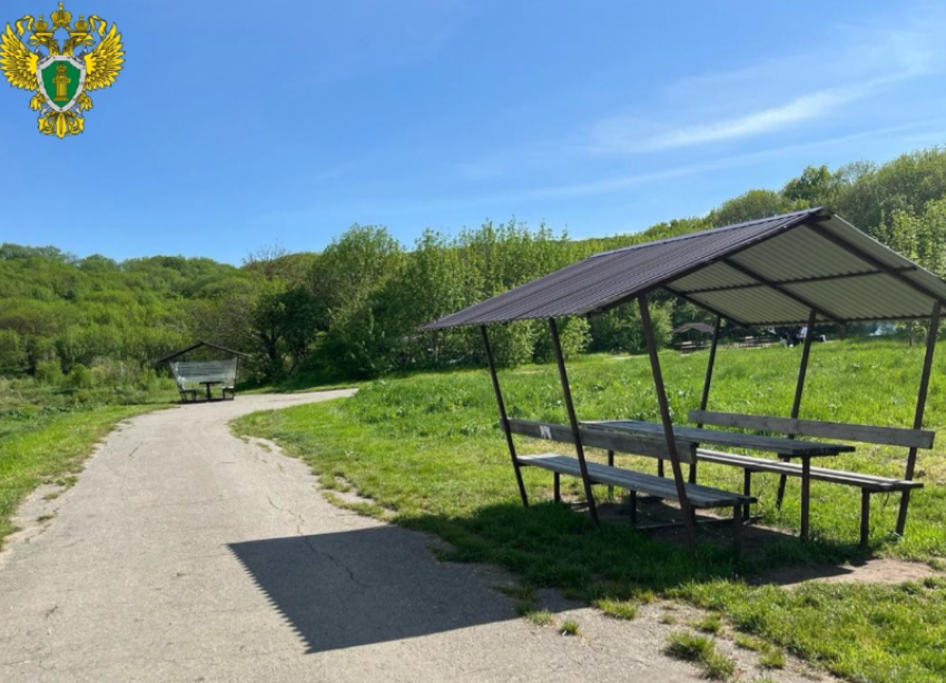 В Ставрополе демонтируют незаконные беседки у Елагина пруда