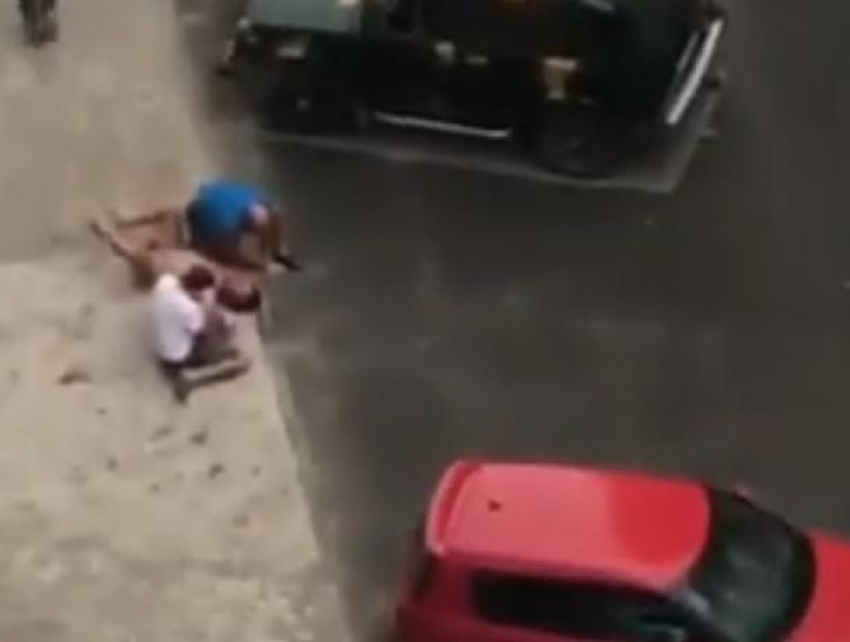 В Ставрополе голый мужчина выпал из окна третьего этажа