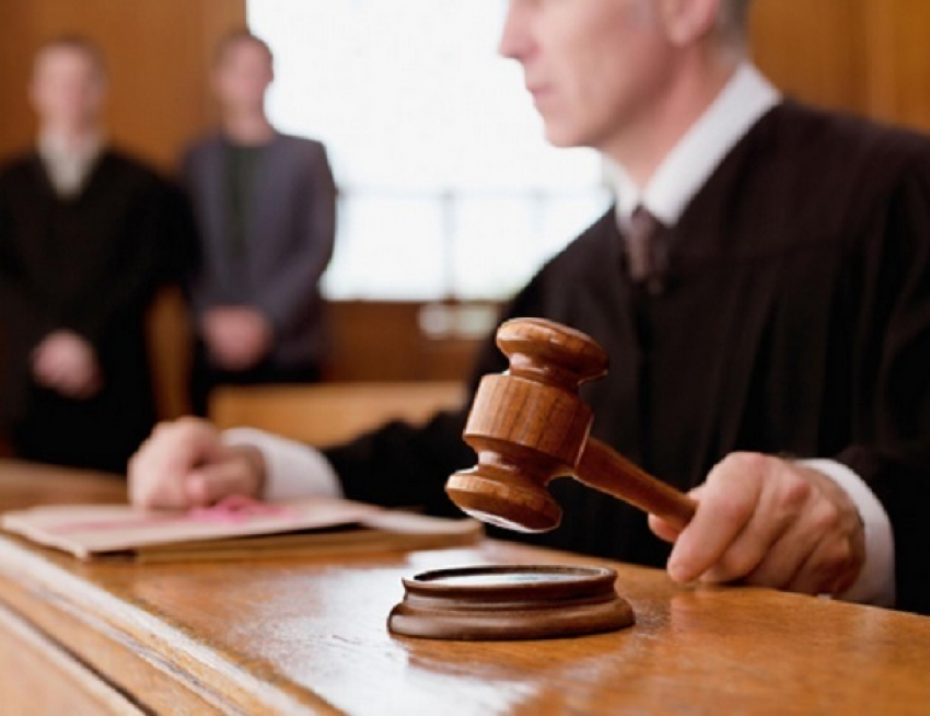 Укравшие из банков 86 миллионов получили условные сроки, а похититель смартфона отправился в колонию на Ставрополье