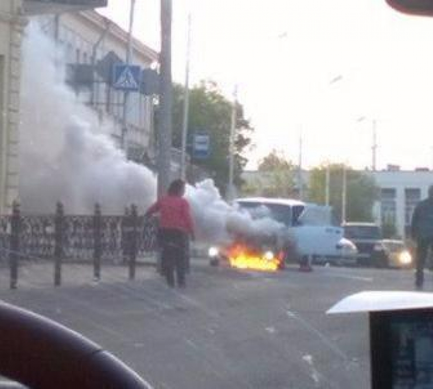 В центре Ставрополя горел автомобиль