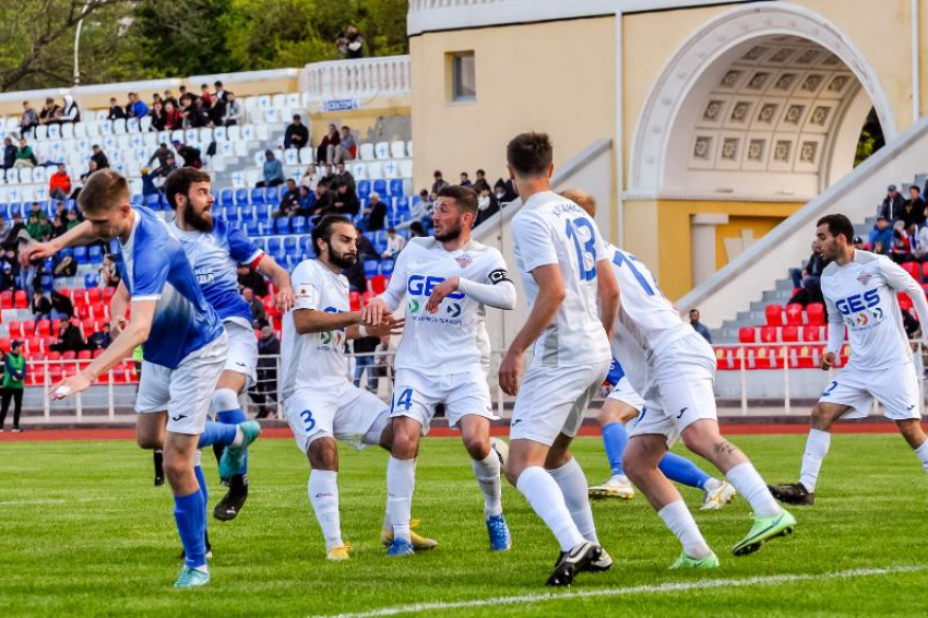 В Ставрополе «Динамо» по ходу футбольного дерби будет «раскачивать» оборону «Ессентуков» 