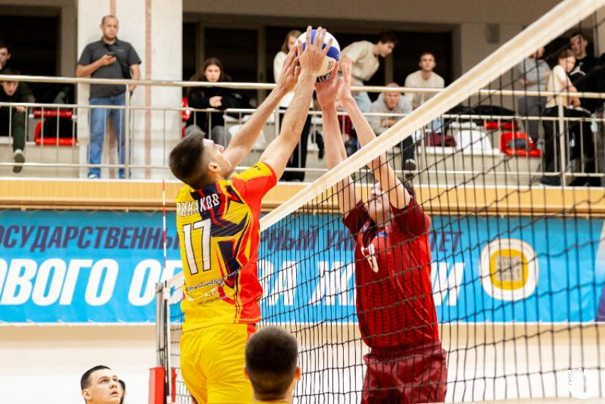 Соперникам отдали всего два сета: ставропольские волейболисты в домашнем туре победили трижды 