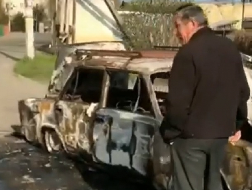 Подростки угнали и сожгли автомобиль пожилого человека в Ставрополе 