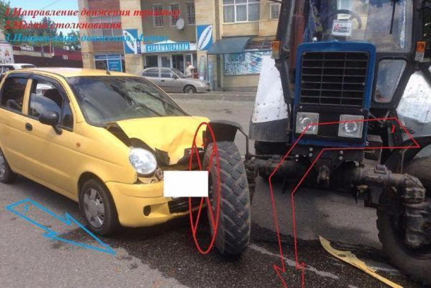 Трактор врезался в «Дэу Матиз» в Ставрополе