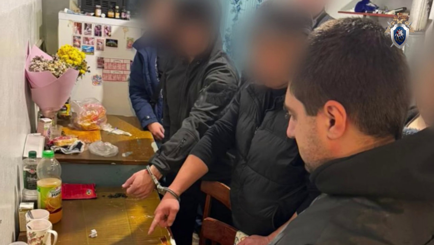 Ставрополец из-за развода ударил ножом беременную жену и сбежал