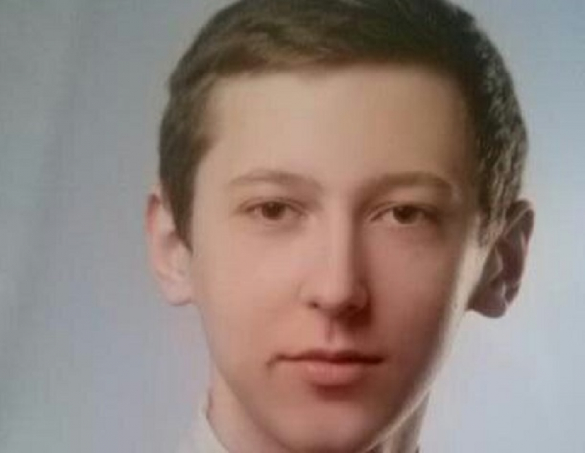 Высокий 17-летний парень в темно-синем пуловере пропал в Ставрополе 