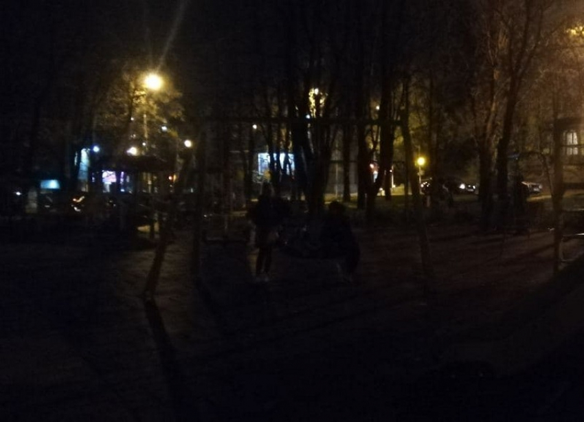 Сквер декабристов в Ставрополе по вечерам погружается во мрак