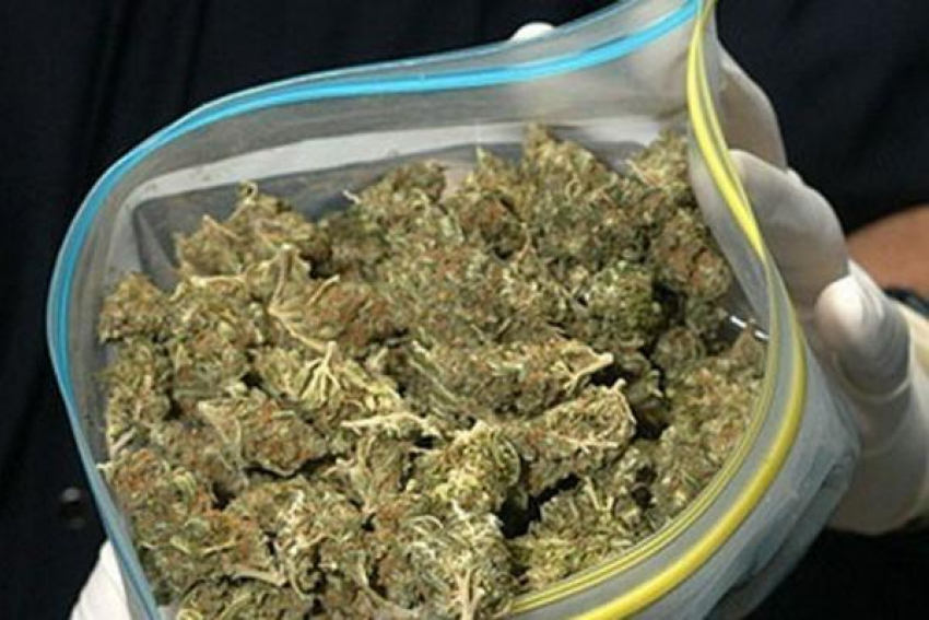 Сотрудника УФСКН осудили на 11 лет за торговлю наркотиками