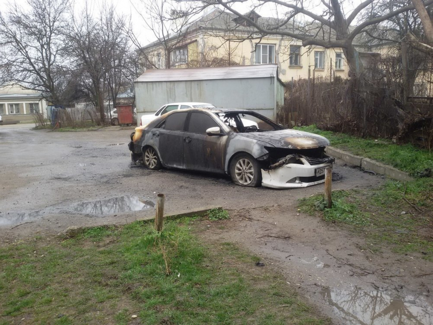 В Пятигорске сожгли очередную иномарку