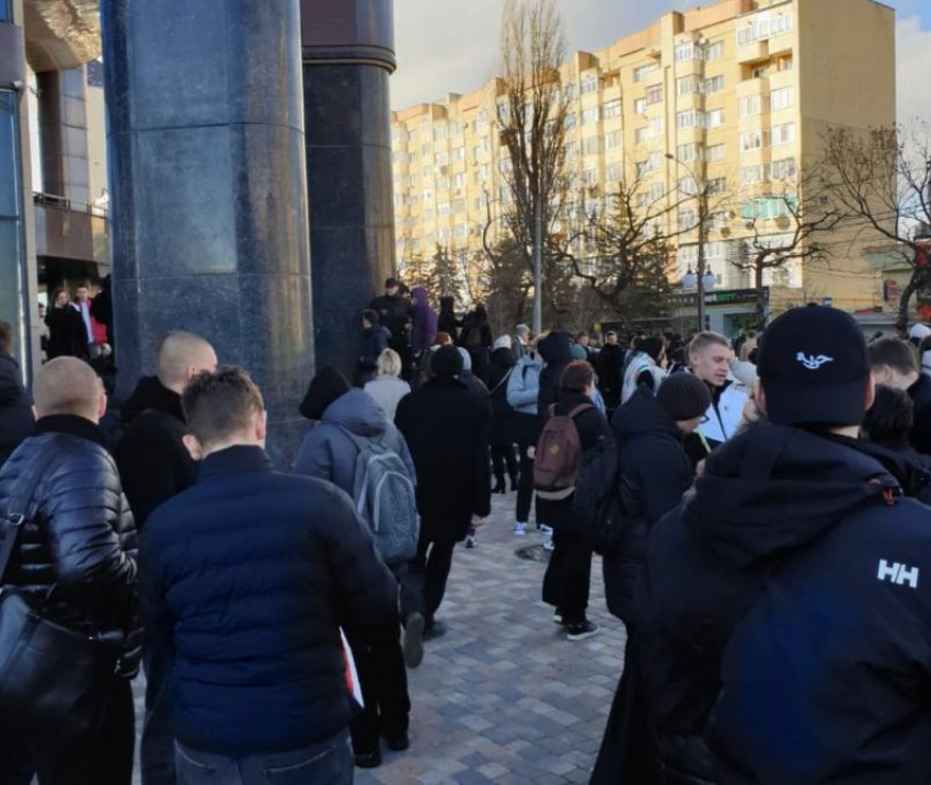 Всех студентов и преподавателей экстренно эвакуировали из здания аграрного вуза в Ставрополе 