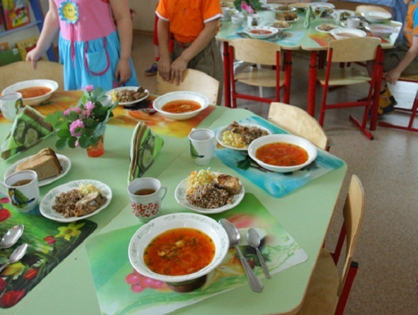 На 880 тысяч рублей оштрафовали школы и детсады Ставрополя за плохое детское питание