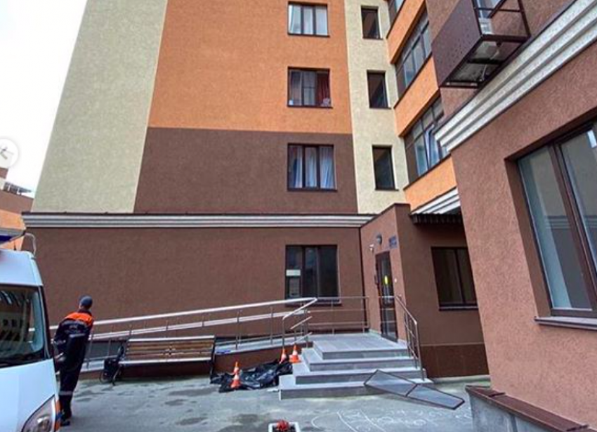 В Ставрополе из окна восьмого этажа выпал ребенок