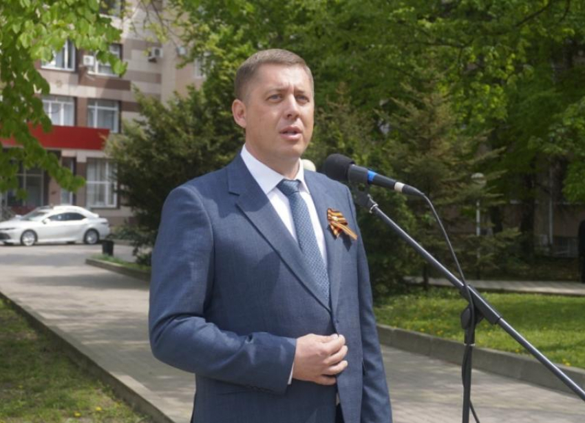 Глава Промышленного района Александр Красношлык опроверг свою административку за просроченный контракт