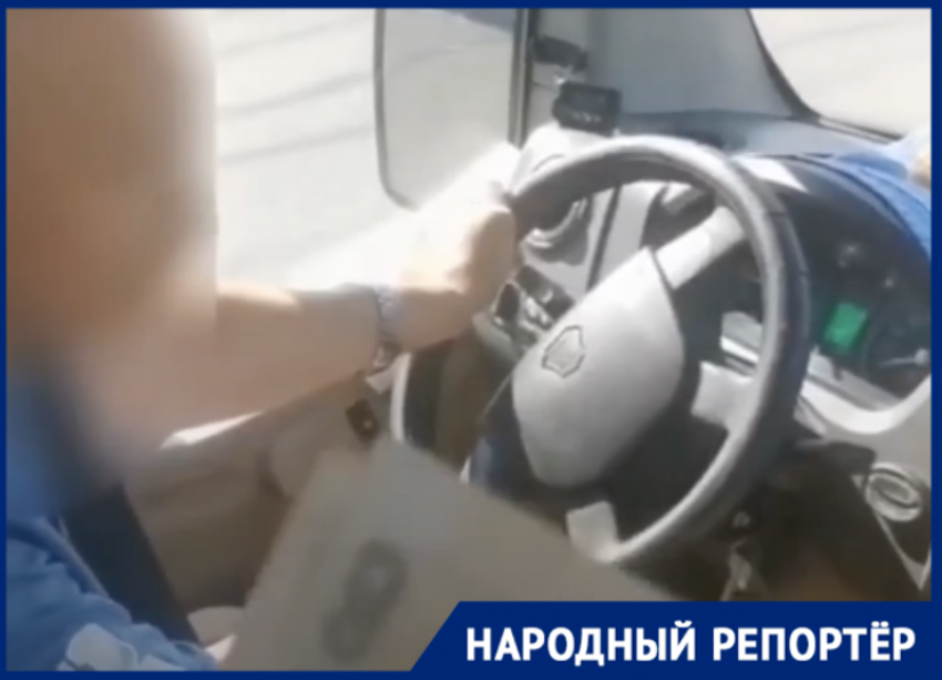 Из-за 10 рублей водитель автобуса в Пятигорске довел до слез бабушку 